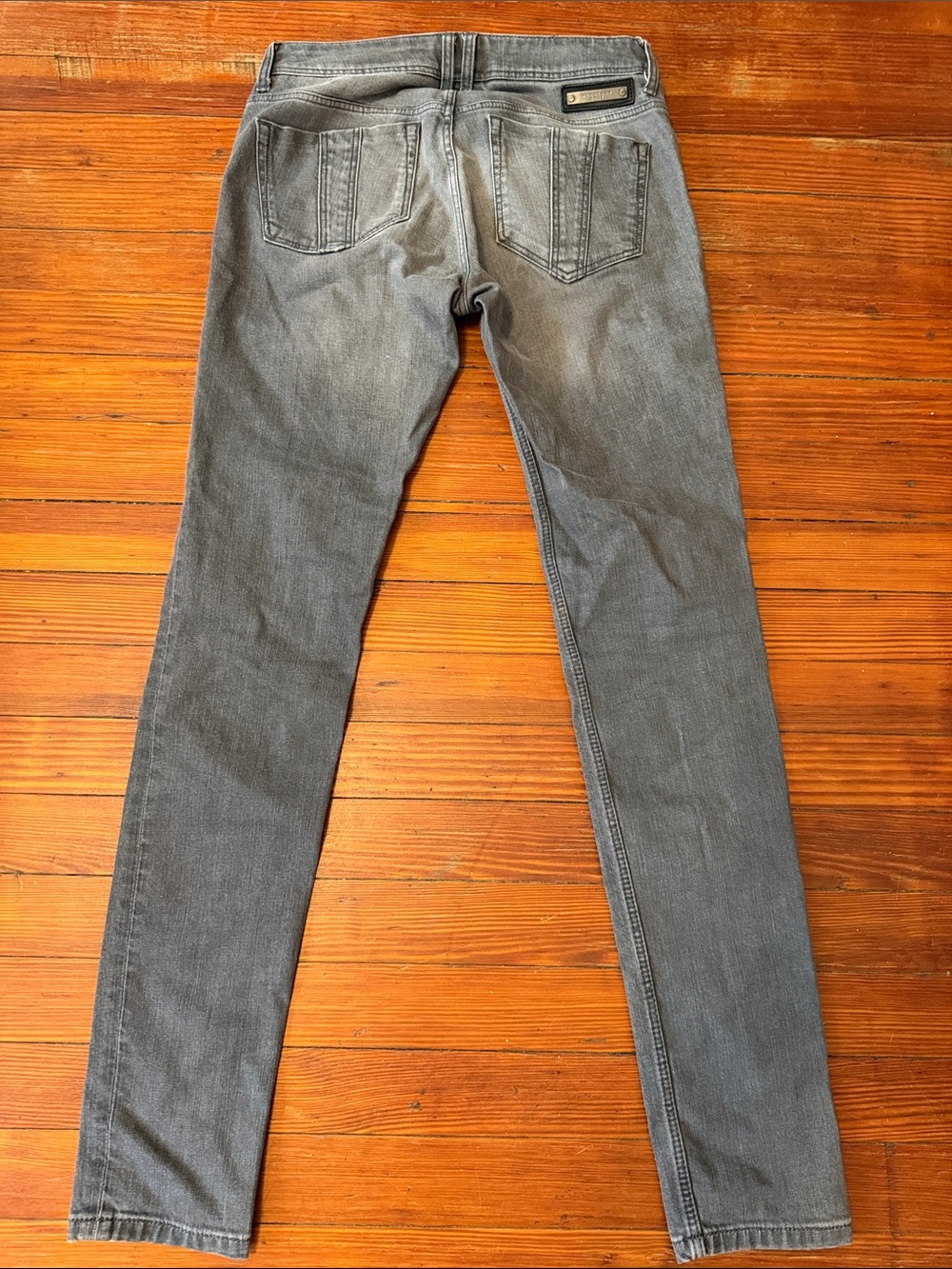 Authentic Burberry Women's Skinny Jeans in Gray Size 28